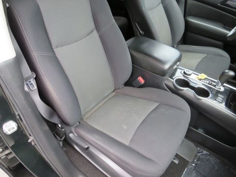 Used 2018 Nissan Pathfinder SV w/ SV All Weather Package image 42