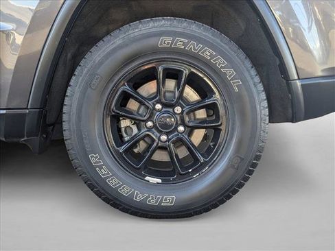 Used 2020 Jeep Grand Cherokee Laredo image 23