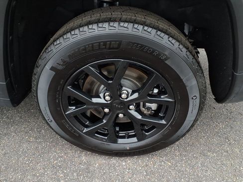 Used 2024 Jeep Grand Cherokee L Laredo image 14