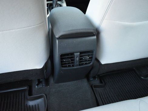 Used 2023 Toyota Corolla Cross L FWD image 12