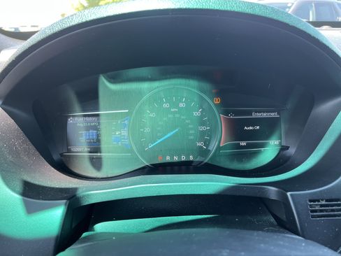 Used 2017 Ford Explorer XLT w/ Equipment Group 201A FWD image 19