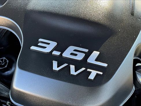 Used 2022 Dodge Challenger SXT w/ Driver Convenience Group image 28