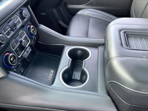 Used 2021 Chevrolet Tahoe Z71 w/ Luxury Package image 16