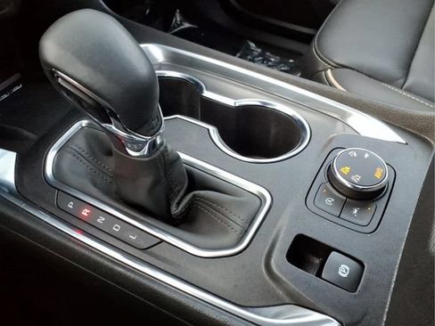 Used 2023 Chevrolet Traverse Premier w/ Redline Edition AWD/4WD image 23