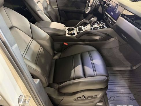 Certified 2023 Porsche Cayenne AWD/4WD image 23