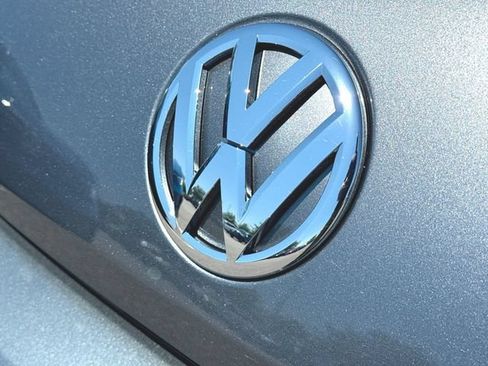Used 2019 Volkswagen Beetle 2.0T SE FWD image 30