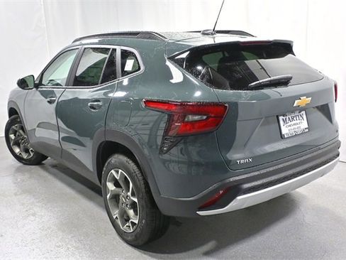 New 2026 Chevrolet Trax LT w/ Driver Confidence Package image 5
