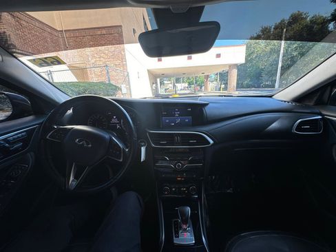 Used 2018 INFINITI QX30 Premium w/ Cargo Package image 21