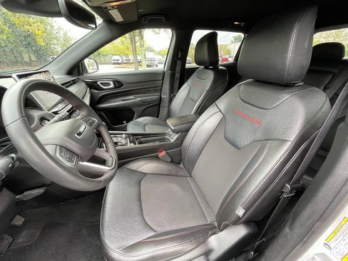 Used 2025 Jeep Compass Trailhawk AWD/4WD image 23