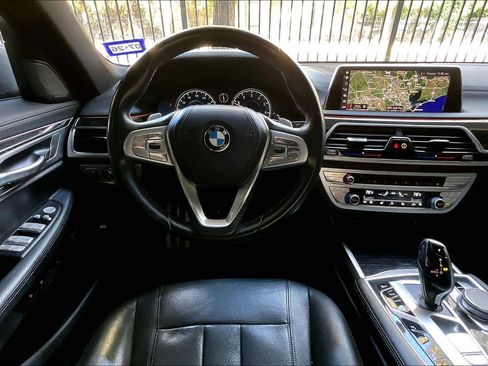 Used 2019 BMW 740i w/ M Sport Package image 5