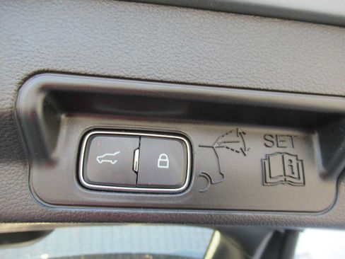 Used 2024 Ford Explorer XLT w/ Equipment Group 202A AWD/4WD image 19