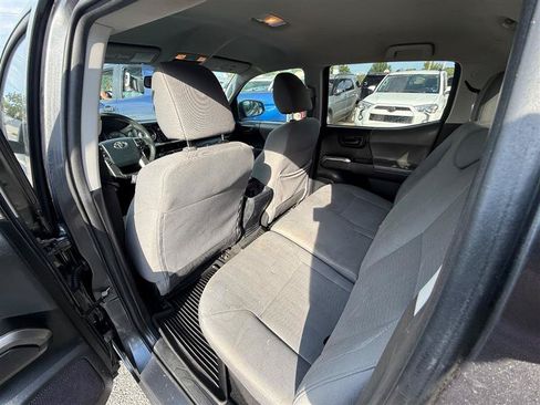 Used 2018 Toyota Tacoma SR5 AWD/4WD image 21