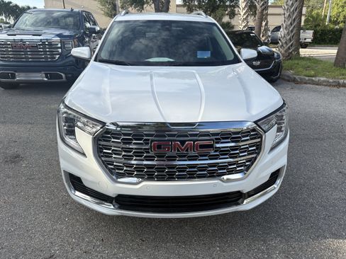 Used 2023 GMC Terrain Denali AWD/4WD image 2