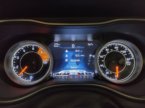 Used 2020 Jeep Cherokee Limited AWD/4WD image 23
