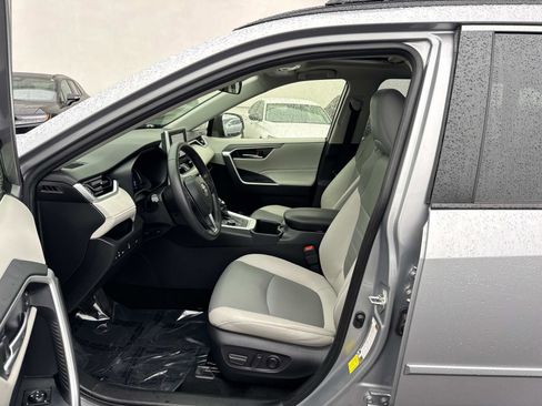 Used 2023 Toyota RAV4 XLE Premium image 21