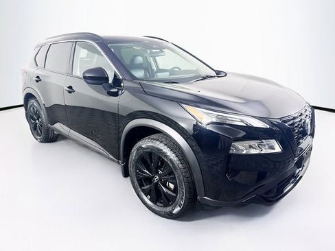 Used 2023 Nissan Rogue SV w/ SV Premium B Package image 3
