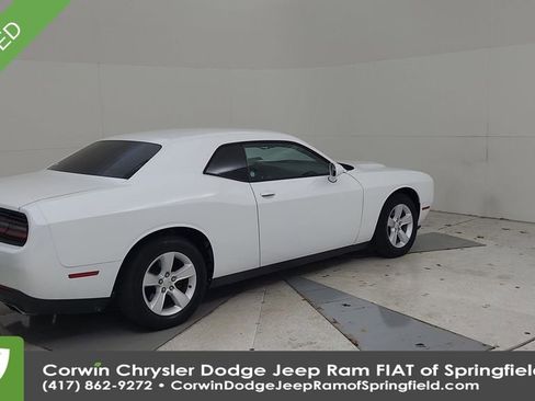 Used 2016 Dodge Challenger SXT image 15