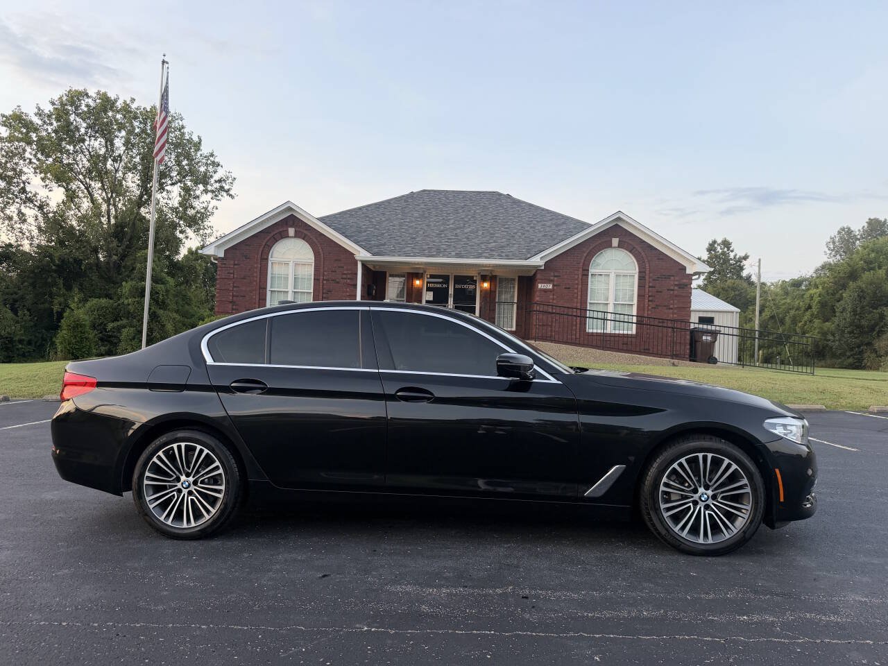 Used 2020 BMW 530i w/ Convenience Package RWD image 9