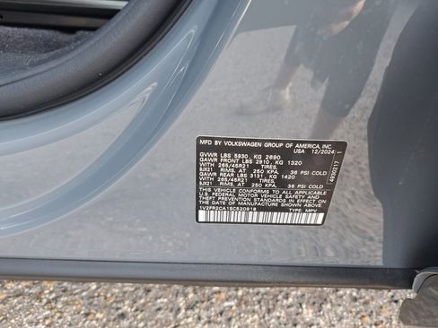 Used 2025 Volkswagen Atlas SEL Premium R-Line image 27