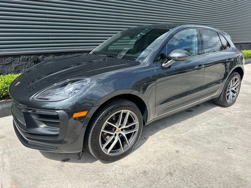 Certified 2023 Porsche Macan image 7