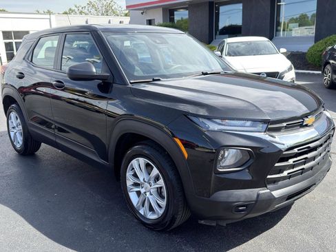 Used 2021 Chevrolet TrailBlazer LS FWD image 2