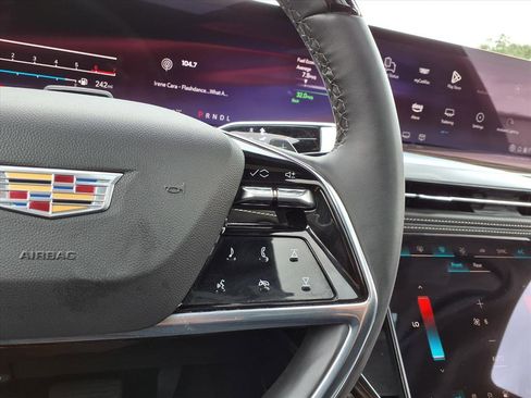 Certified 2025 Cadillac Escalade Premium Luxury image 24