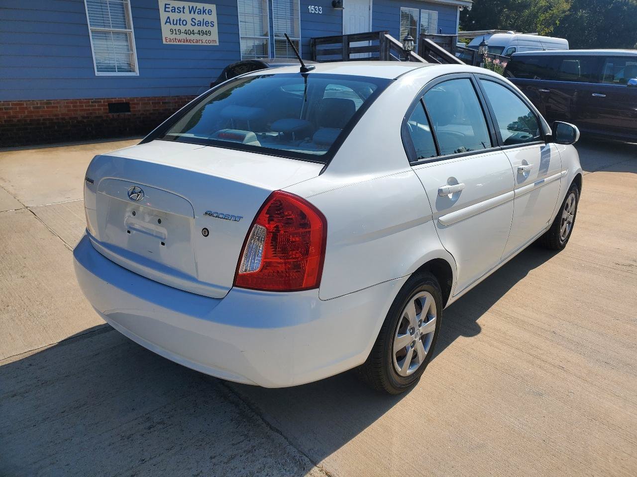 Used 2011 Hyundai Accent GLS FWD image 8