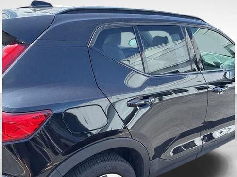 Used 2025 Volvo XC40 B5 Plus w/ Climate Package image 15