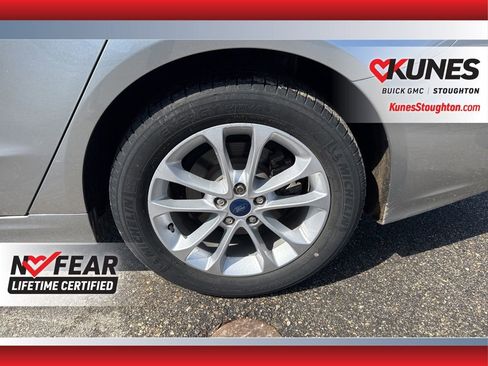 Used 2020 Ford Fusion SE image 17