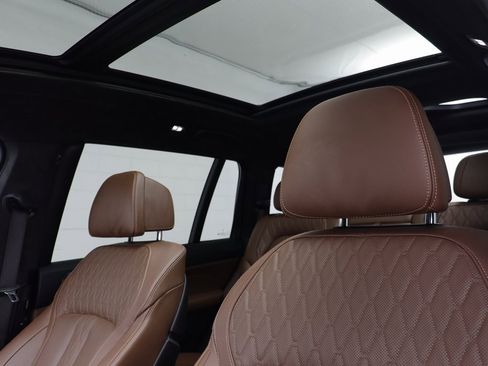 Certified 2025 BMW X7 M60i image 14