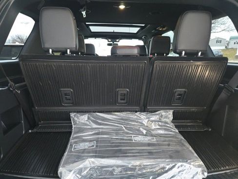 Used 2023 Ford Expedition Limited image 10