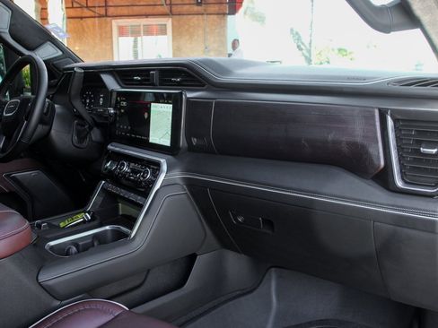 Used 2025 GMC Sierra 2500 Denali Ultimate image 48