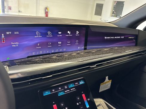 New 2025 Cadillac Escalade IQ Luxury 1 image 41