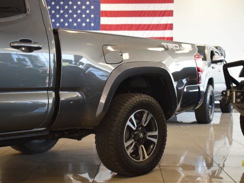 Used 2019 Toyota Tacoma TRD Sport w/ Technology Package image 15