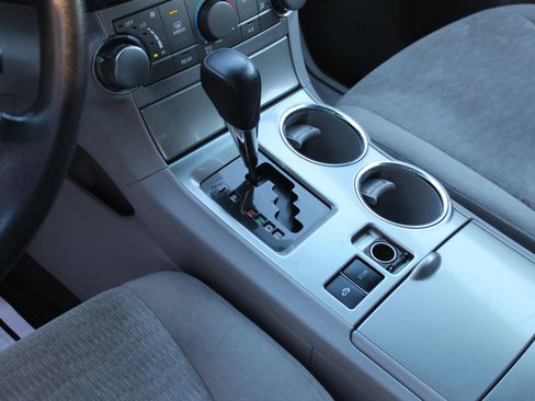 Used 2011 Toyota Highlander Hybrid w/ Cold Weather Pkg image 23