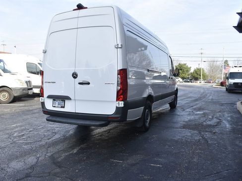 Used 2024 Mercedes-Benz Sprinter 2500 image 5