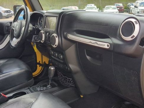 Used 2015 Jeep Wrangler Unlimited Sahara image 18