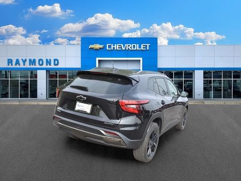 Used 2025 Chevrolet Trax ACTIV w/ Driver Confidence Package FWD image 3