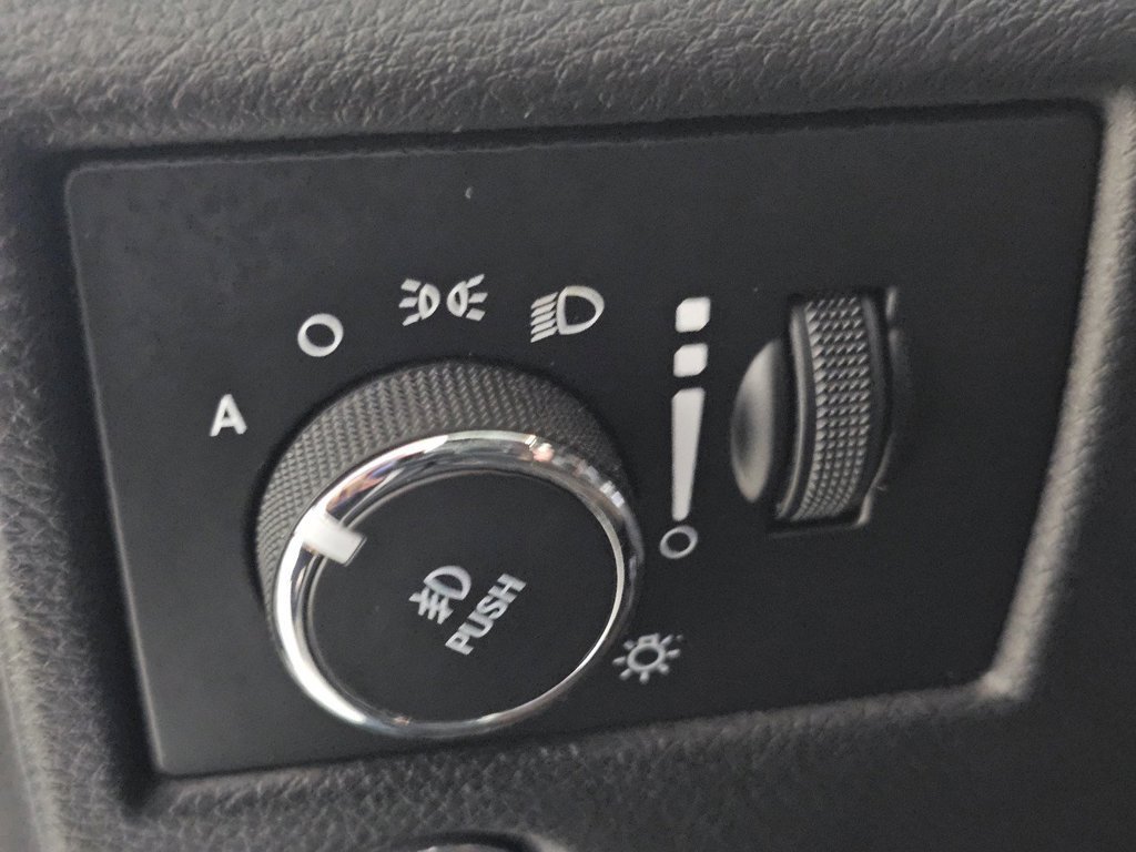 Used 2019 Jeep Grand Cherokee Altitude AWD/4WD image 32