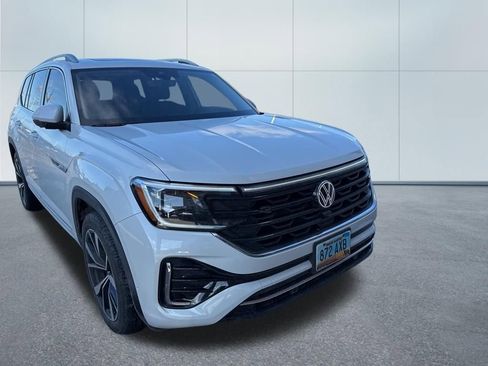 Used 2025 Volkswagen Atlas SEL Premium R-Line image 2