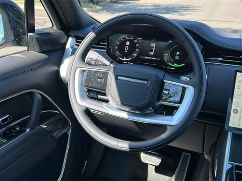 New 2025 Land Rover Range Rover SE image 22