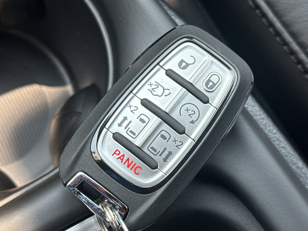 New 2027 Chrysler Pacifica Select FWD image 38