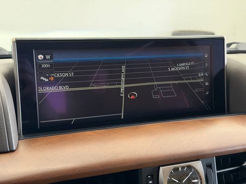 Used 2020 Lexus LX 570 4WD w/ Luxury Package image 28