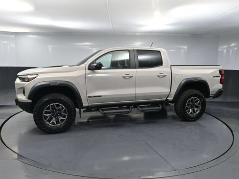 Used 2026 Chevrolet Colorado ZR2 w/ Technology Package AWD/4WD image 10