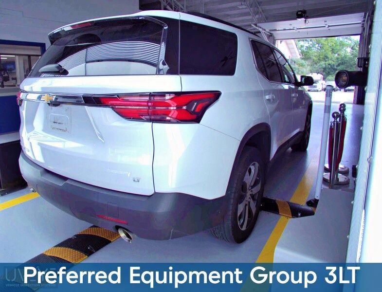 Used 2023 Chevrolet Traverse LT w/ LT Premium Package AWD/4WD image 5