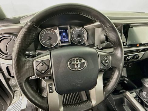 Used 2017 Toyota Tacoma Limited w/ Tow Package AWD/4WD image 12