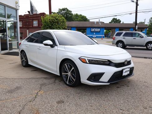 Used 2022 Honda Civic Touring image 7