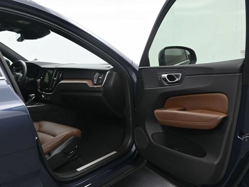 Used 2021 Volvo XC60 T5 Momentum w/ Protection Package Premier FWD image 17