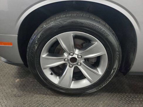 Used 2017 Dodge Challenger SXT image 18