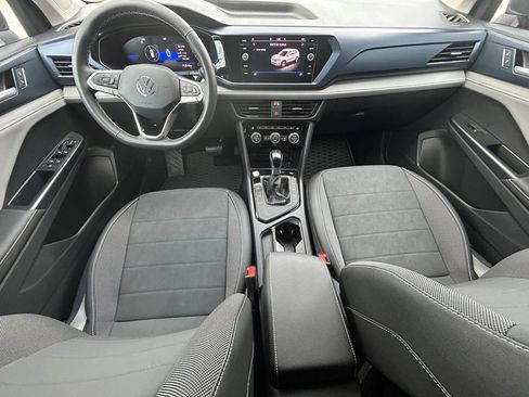 Certified 2024 Volkswagen Taos SE FWD image 10